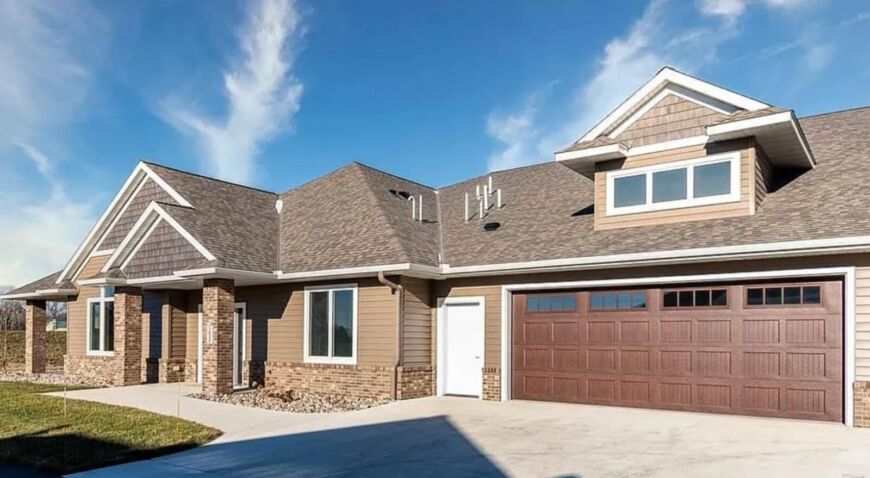 Large townhome architecture at Siesta Hills in Mankato Minnesota