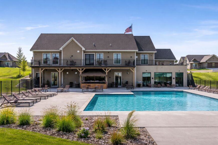 Siesta Hills clubhouse and outdoor pool in Mankato Minnesota