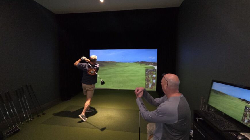 Indoor golf simulator at Siesta Hills community clubhouse in Mankato Minnesota