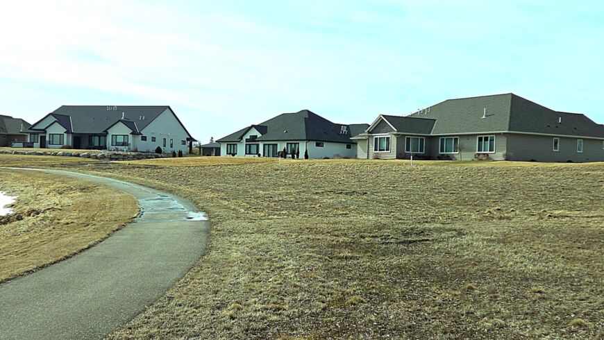 Siesta Hills homes and walking trail around community lake in Mankato Minnesota