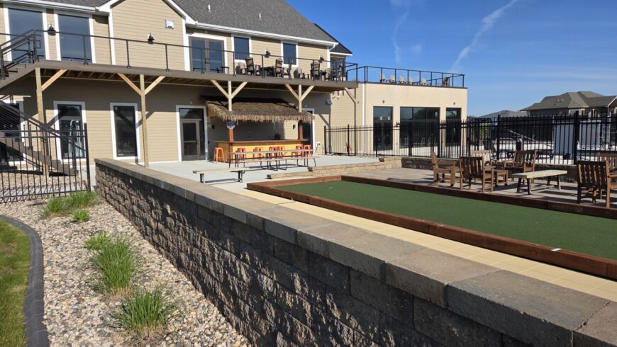 Siesta Hills clubhouse in Mankato Minnesota with outdoor seating and shuffleboard court