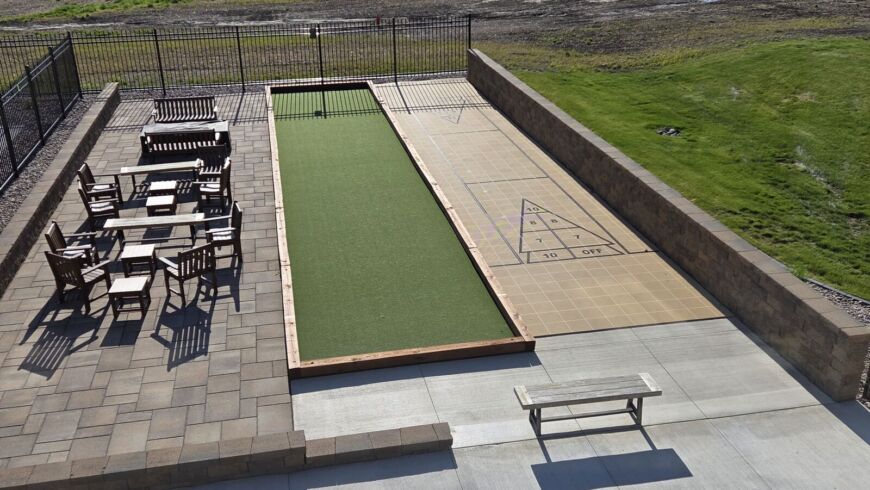 Siesta Hills community in Mankato Minnesota featuring shuffleboard court and outdoor seating area